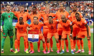 ARLINGTON, TEXAS - JUNE 14: Netherlands players pose for a team photograph before the FIFA World Cup 2026 Group F match between Netherlands and Japan at Dallas Stadium on June 14, 2026 in Arlington, Texas.