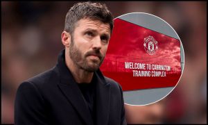 MANCHESTER, ENGLAND - FEBRUARY 01: Michael Carrick, Manager of Manchester United acknowledges the fans after the Premier League match between Manchester United and Fulham at Old Trafford on February 01, 2026 in Manchester, England.