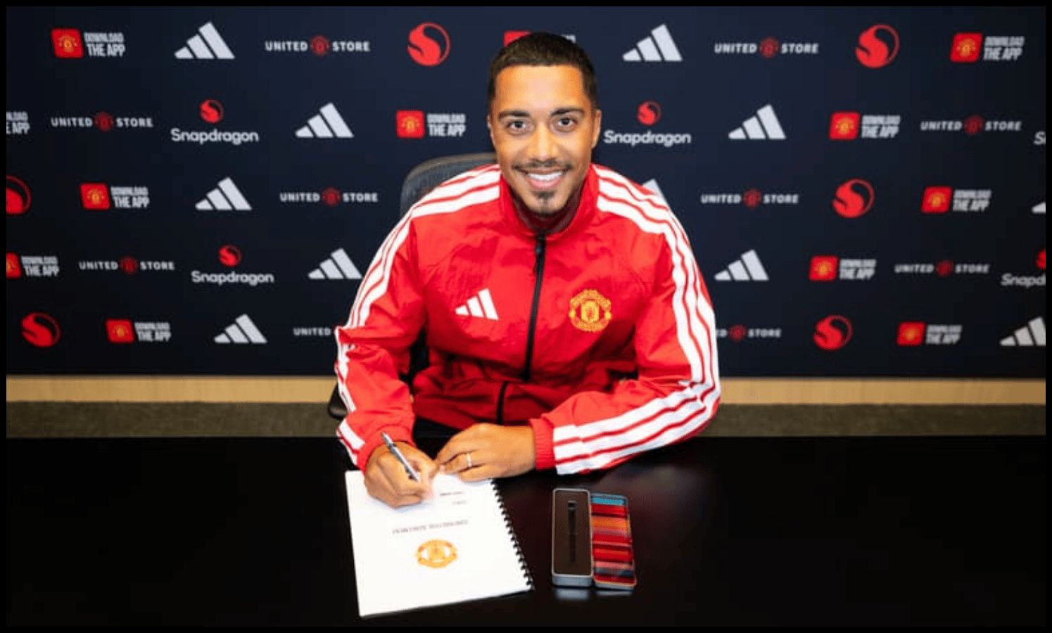 Youri Tielemans signs his Man United contract