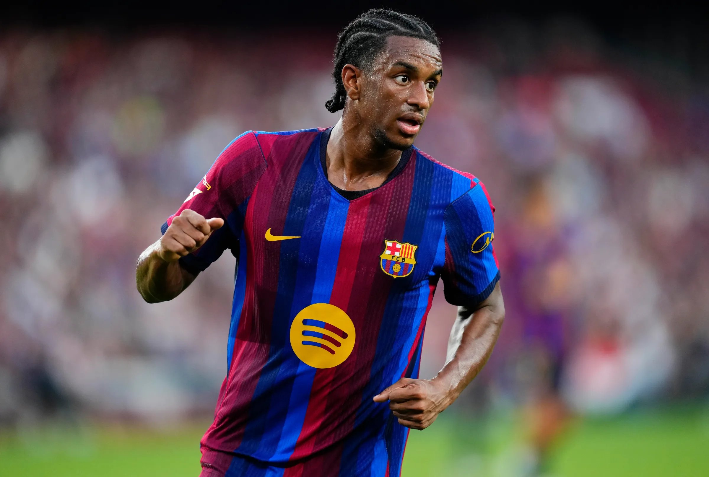 Alejandro Balde in action for Barcelona.
