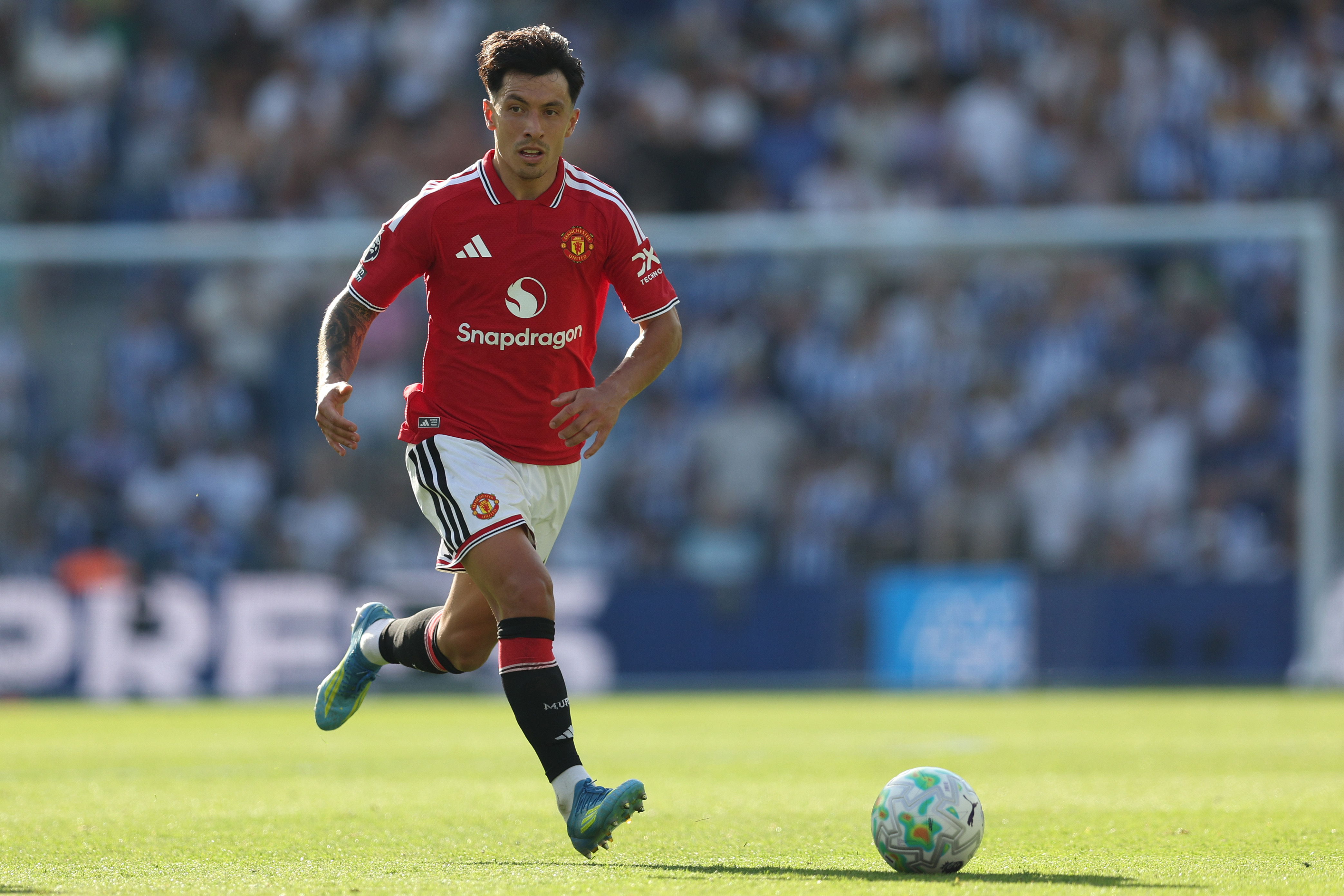 BRIGHTON, ENGLAND - MAY 24: Lisandro Martínez of Manchester United controls the ball during the Premier League match between Brighton & Hove Albion and Manchester United at Amex Stadium on May 24, 2026 in Brighton, England