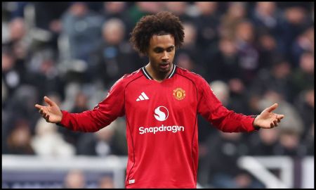 Joshua Zirkzee looking dejected