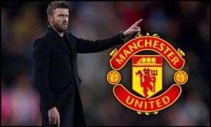Michael Carrick looking on from the touchline