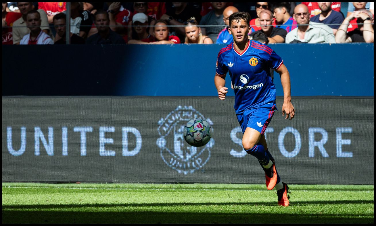 Shea Lacey in action for Man Utd