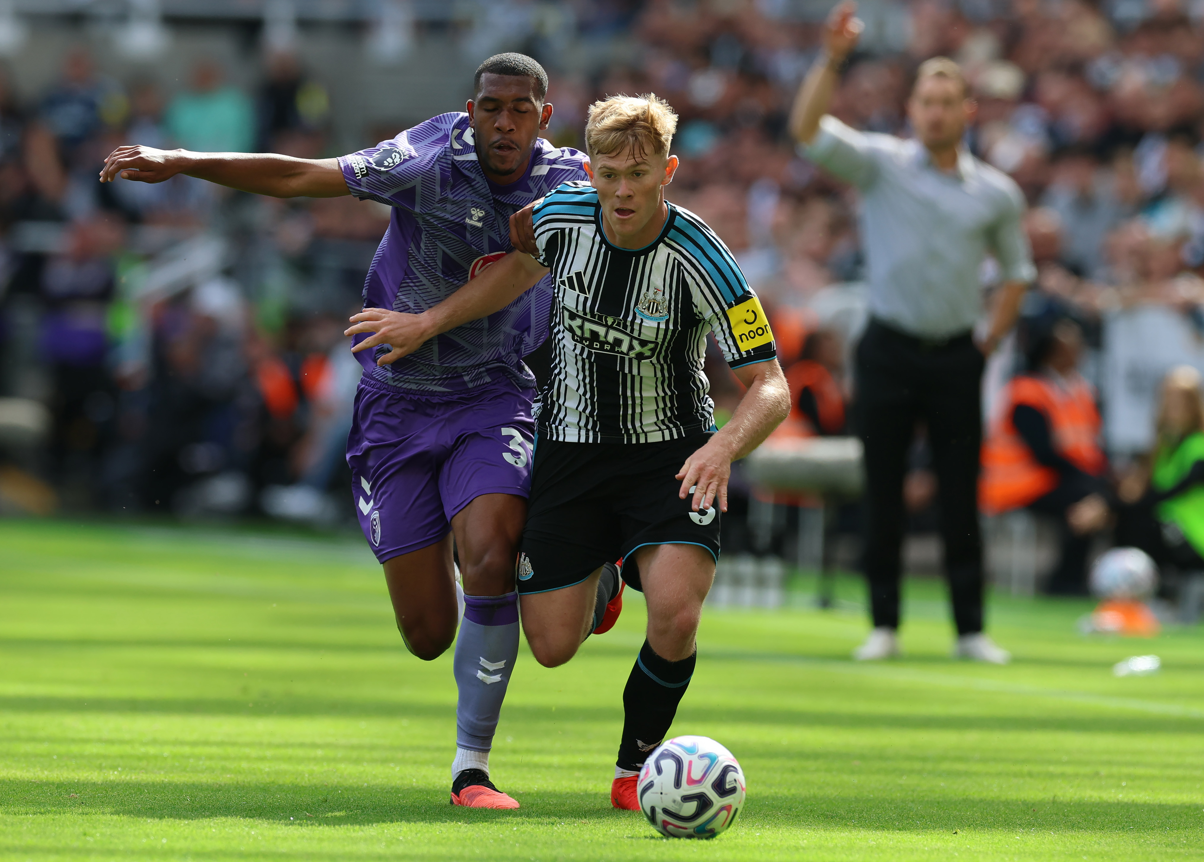 NEWCASTLE UPON TYNE, ENGLAND - SEPTEMBER 05: Lewis Hall of Newcastle United runs with the ball under pressure from Rayan of Bournemouth during the Premier League 2026/27 match between Newcastle United and AFC Bournemouth at St James' Park on September 05, 2026 in Newcastle upon Tyne, England.