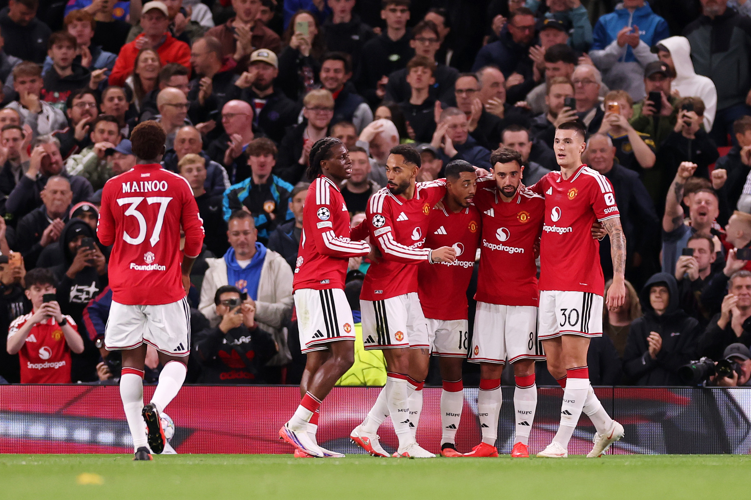 Manchester United target £60m defender as key star's replacement