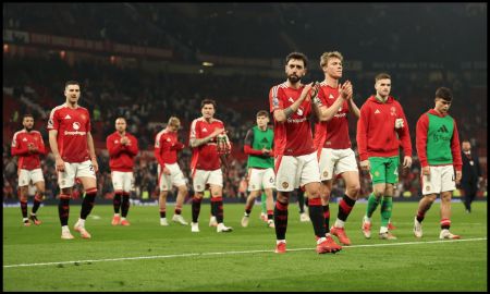 MANCHESTER, ENGLAND - MARCH 09: Bruno Fernandes and Rasmus Hojlund of Manchester United applaud the fans after the draw during the Premier League match between Manchester United FC and Arsenal FC at Old Trafford on March 09, 2025 in Manchester, England.