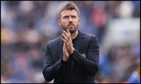 LIVERPOOL, ENGLAND - SEPTEMBER 06: Michael Carrick, Manager of Manchester United, applauds the fans after the Premier League 2026/27 match between Everton and Manchester United at Hill Dickinson Stadium on September 06, 2026 in Liverpool, England. (Photo by Carl Recine/Getty Images)
