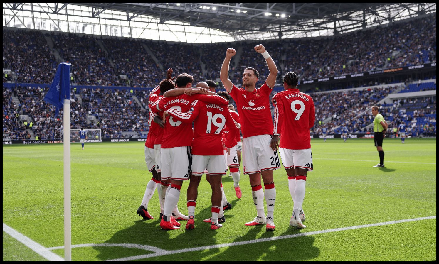 LIVERPOOL, ENGLAND - SEPTEMBER 06: Diogo Dalot of Manchester United celebrates after teammate Bryan Mbeumo scores his team’s first goal during the Premier League 2026/27 match between Everton and Manchester United at Hill Dickinson Stadium on September 06, 2026 in Liverpool, England.