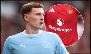 MANCHESTER, ENGLAND - SEPTEMBER 13: Elliot Anderson of Manchester City during the Premier League 2026/27 match between Manchester United and Manchester City at Old Trafford on September 13, 2026 in Manchester, England.