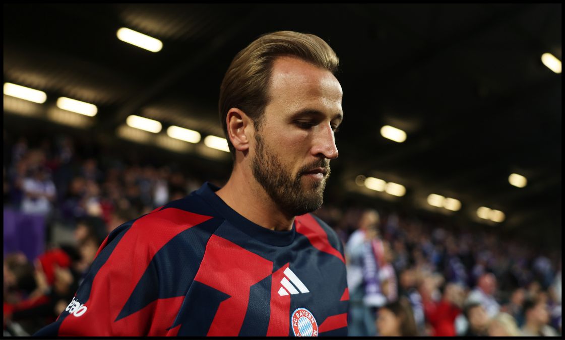 Harry Kane entering the pitch