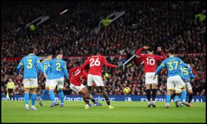 Joshua Zirkzee aiming at goal