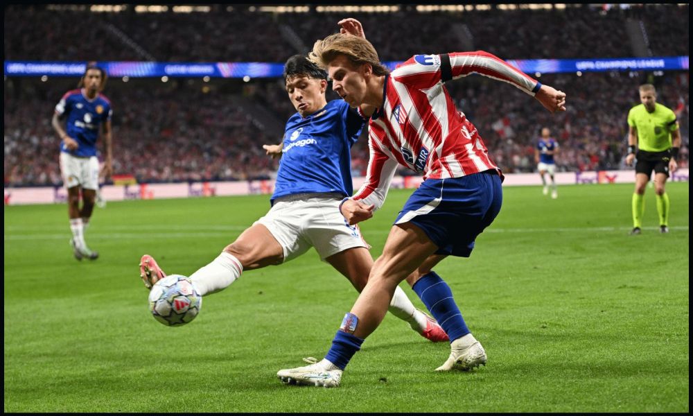 MADRID, SPAIN - OCTOBER 13: Pablo Barrios of Atletico Madrid crosses the ball under pressure from Lisandro Martinez of Manchester United during the UEFA Champions League 2026/27 League Phase MD2 match between Atletico de Madrid and Manchester United at Estadio Metropolitano on October 13, 2026 in Madrid, Spain