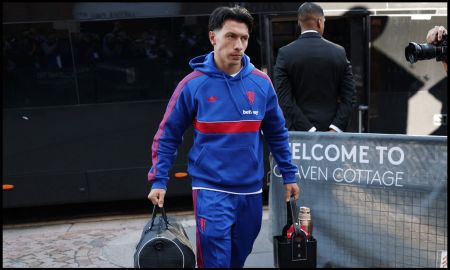 LONDON, ENGLAND - SEPTEMBER 20: Lisandro Martinez of Manchester United arrives at the stadium before the Premier League 2026/27 match between Fulham and Manchester United at Craven Cottage on September 20, 2026 in London, England